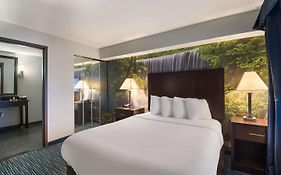 Clarion Pointe Syracuse Downtown